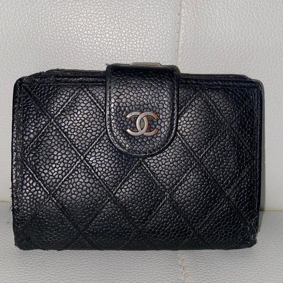 Authentic CHANEL Caviar Quilted CC Logo Wallet - Picture 4 of 16